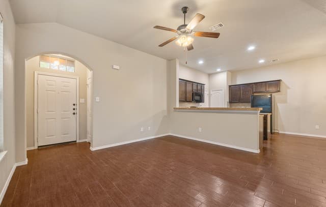 rental at 293  Rosalie Dr in New Braunfels, TX — photo 2