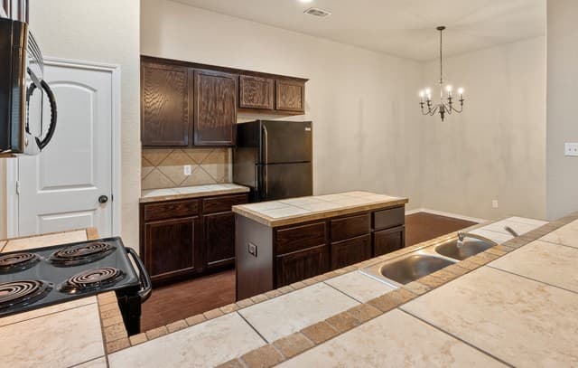 rental at 293  Rosalie Dr in New Braunfels, TX — photo 4