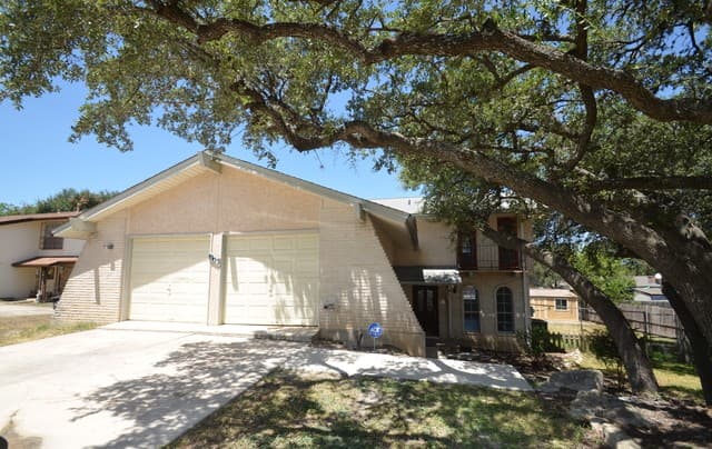 rental at 1903  Deer Ridge in San Antonio, TX — photo 1