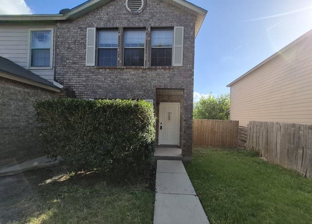 rental at 6623  Highland Grass in Converse, TX — photo 2