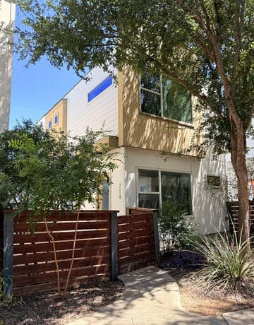 rental at 714 N Cherry St in San Antonio, TX — photo 1