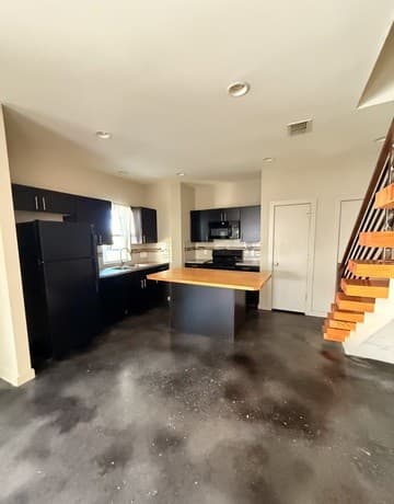 rental at 714 N Cherry St in San Antonio, TX — photo 5
