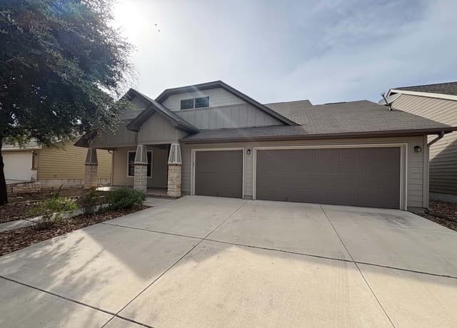 rental at 821  Wall St in New Braunfels, TX — photo 3