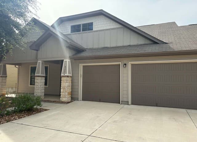 rental at 821  Wall St in New Braunfels, TX — photo 4