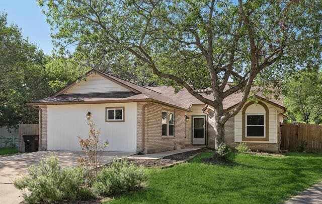 rental at 13802  Laurel Hollow Dr in San Antonio, TX — photo 1
