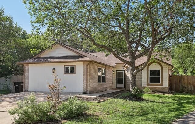 rental at 13802  Laurel Hollow Dr in San Antonio, TX — photo 2