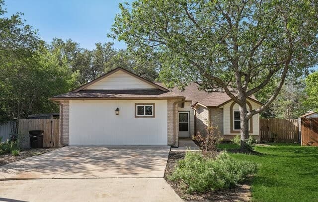 rental at 13802  Laurel Hollow Dr in San Antonio, TX — photo 3