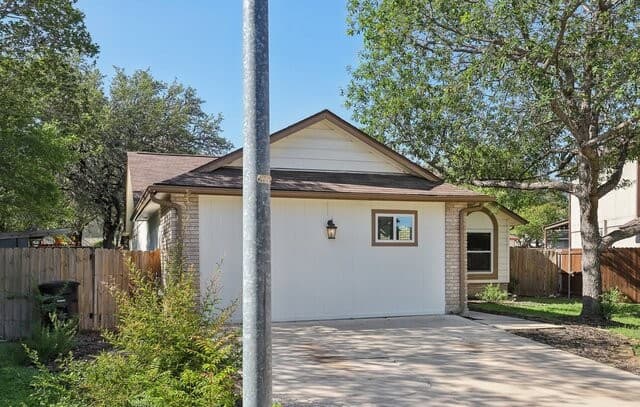 rental at 13802  Laurel Hollow Dr in San Antonio, TX — photo 4