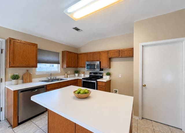 rental at 7306  Kingsland in San Antonio, TX — photo 4