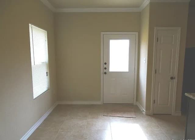 rental at 7231  Golf Unit 2 in San Antonio, TX — photo 2