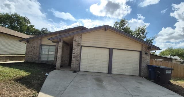 rental at 11914  Alamo Blanco in San Antonio, TX — photo 1