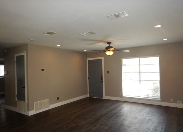 rental at 14139  Swallow Dr in San Antonio, TX — photo 2