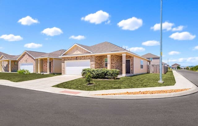 rental at 14303  Gila Crossing in San Antonio, TX — photo 2