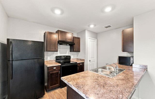 rental at 8111  Autares Sq in San Antonio, TX — photo 2