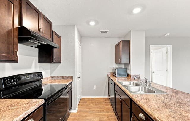 rental at 8111  Autares Sq in San Antonio, TX — photo 3