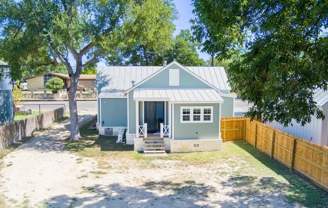rental at 507  High St in Comfort, TX — photo 4