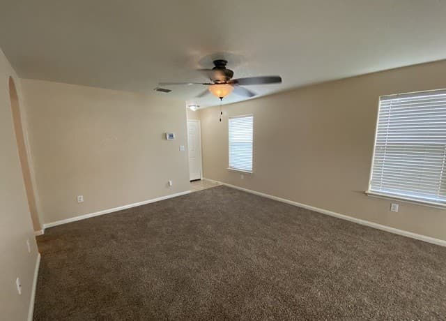 rental at 6119  Luckey Run in San Antonio, TX — photo 4