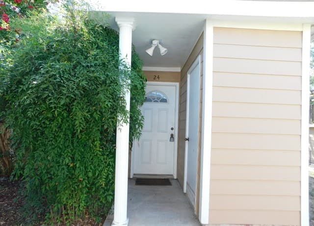 rental at 7322  Oak Manor Dr Unit 24 in San Antonio, TX — photo 2