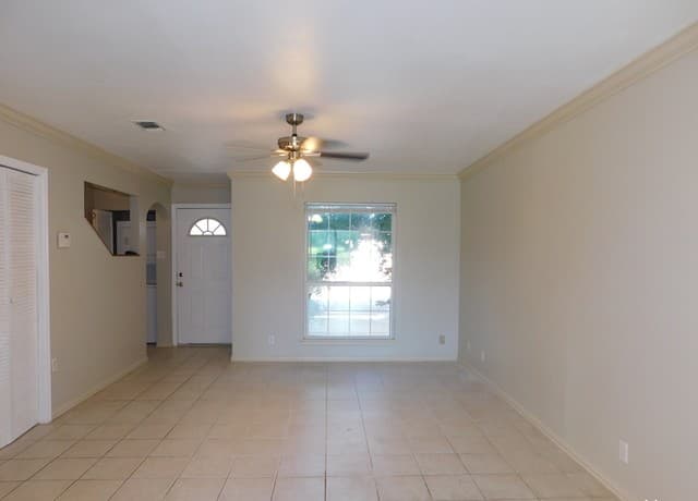 rental at 7322  Oak Manor Dr Unit 24 in San Antonio, TX — photo 3