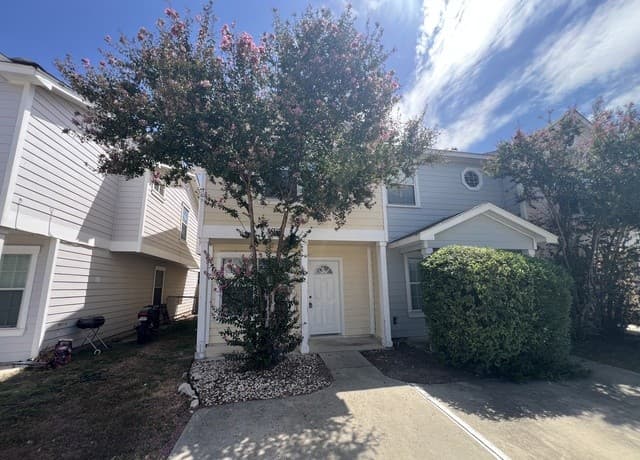2-bedroom rental at 52 Autumn Pass in San Antonio, TX — photo 1