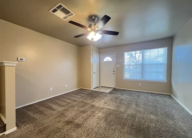 2-bedroom rental at 52 Autumn Pass in San Antonio, TX — photo 3