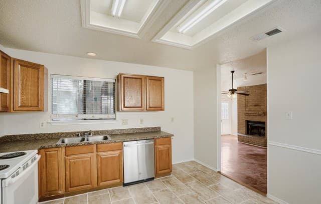 rental at 6206  Candleview in San Antonio, TX — photo 3