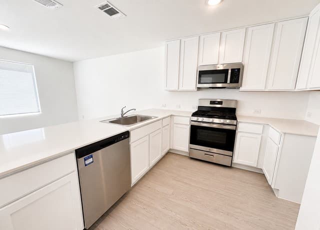 rental at 6506  Dali Bnd in San Antonio, TX — photo 4