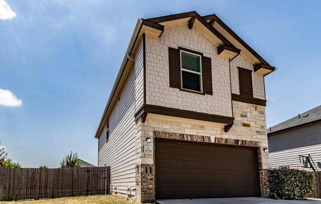 rental at 15206  Prescott Cove in San Antonio, TX — photo 2
