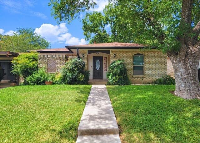 rental at 7007  Forest Grv in San Antonio, TX — photo 1