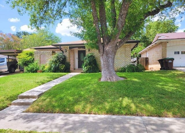 rental at 7007  Forest Grv in San Antonio, TX — photo 2