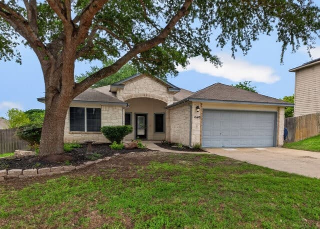 rental at 1640 Sunstone in New Braunfels TX