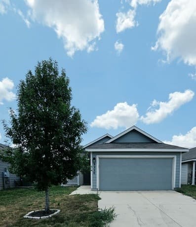 rental at 9220  Griffith Run in Converse TX