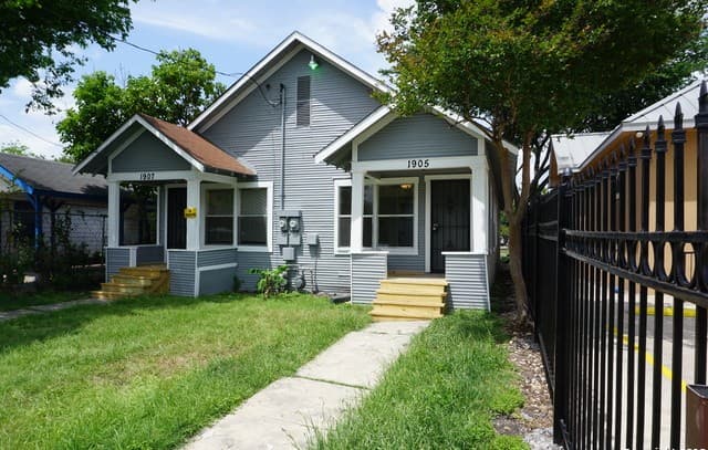 rental at 1905  Buena Vista St Unit 1 in San Antonio TX