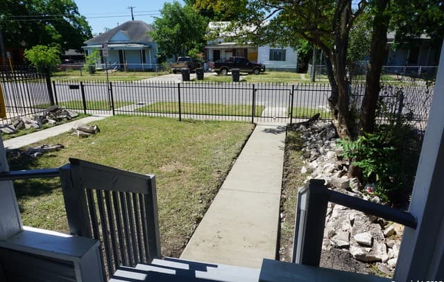 rental at 1905  Buena Vista St Unit 1 in San Antonio, TX — photo 2