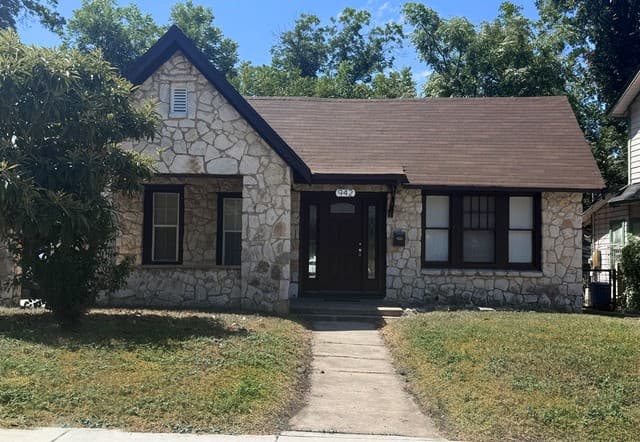 rental at 942  Bailey Ave in San Antonio TX