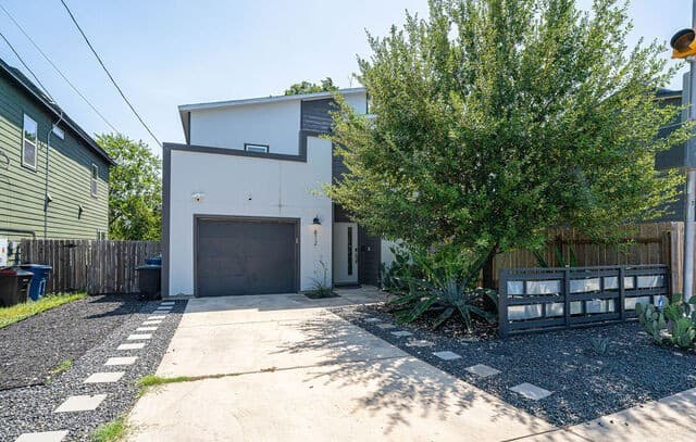 rental at 812 N Gevers St in San Antonio TX