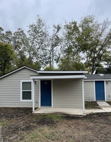 1-bedroom rental at 1815 Santa Barbara in San Antonio, TX — photo 3