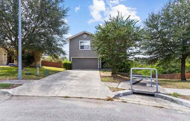 rental at 10907  Cimarron Cove in Universal City TX