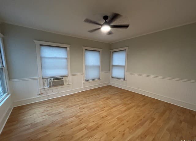 1-bedroom rental at 407 E Locust St Unit 4 in San Antonio, TX — photo 4