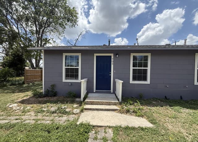 1-bedroom rental at 705 Crockett Dr in Universal City, TX — photo 1