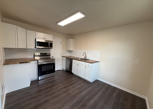 1-bedroom rental at 705 Crockett Dr in Universal City, TX — photo 3
