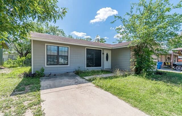 3-bedroom rental at 8414 Standing Rock St in San Antonio, TX — photo 2