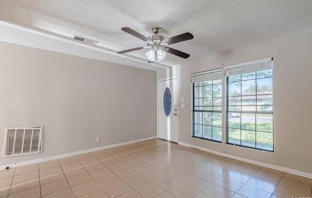3-bedroom rental at 8414 Standing Rock St in San Antonio, TX — photo 4