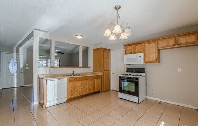 3-bedroom rental at 8414 Standing Rock St in San Antonio, TX — photo 5