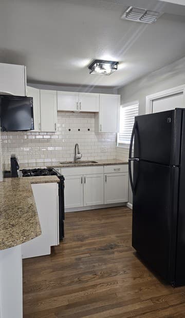 rental at 302 W Southcross in San Antonio, TX — photo 4