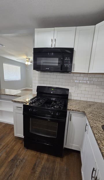 rental at 302 W Southcross in San Antonio, TX — photo 5
