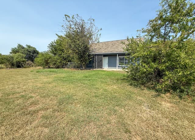 2-bedroom rental at 1185 Koehler in Marion, TX — photo 2