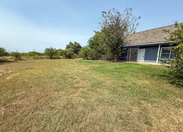 2-bedroom rental at 1185 Koehler in Marion, TX — photo 3