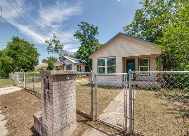 rental at 334  Bank St in San Antonio TX