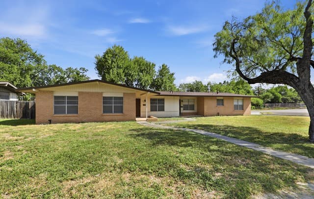 rental at 801  Oblate Dr in San Antonio TX